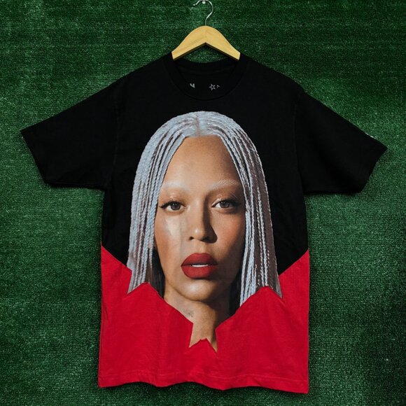 Beyoncé Cowboy Carter Signature Red Tour T-shirt size medium - Picture 1 of 6
